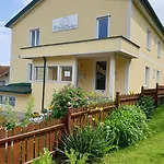 فندق مبيت وإفطار Mittelkaernten 4*